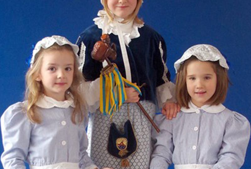 Kinderwäscherprinzessin Josephine II. mit den Kinderwäscherinnen Viola und Frieda